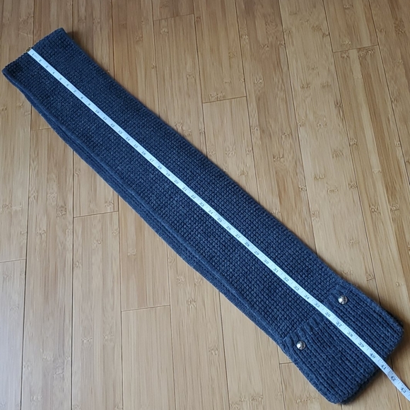 MK Wool blend gray knit long scarf silver button - Picture 7 of 7